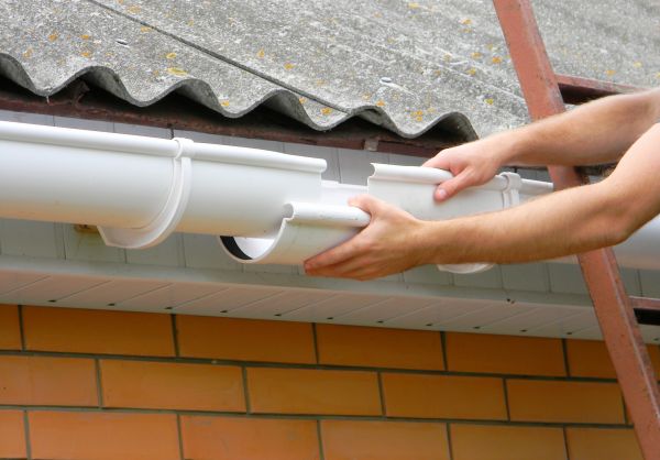 Gutter Hanging in Hendersonville